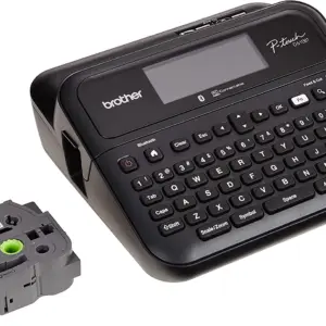 Rotulador Brother P-touch PTD610BT - transferencia térmica, Bluetooth, teclado qwerty, adaptador AC, imprime etiquetas laminadas de hasta 24 mm de ancho